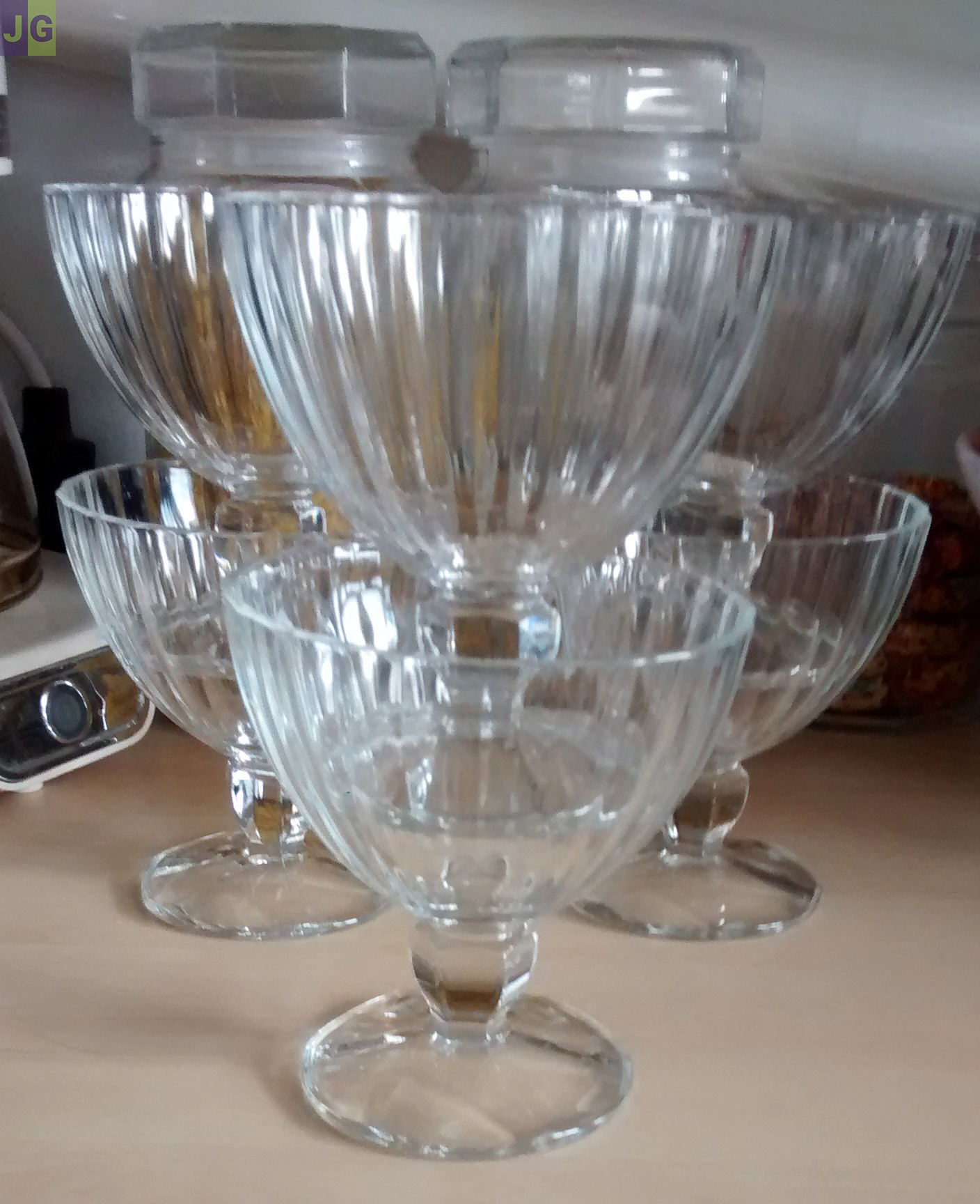 6 Coupes à glaces ou desserts. Haut 10 cm Ø 10 cm.