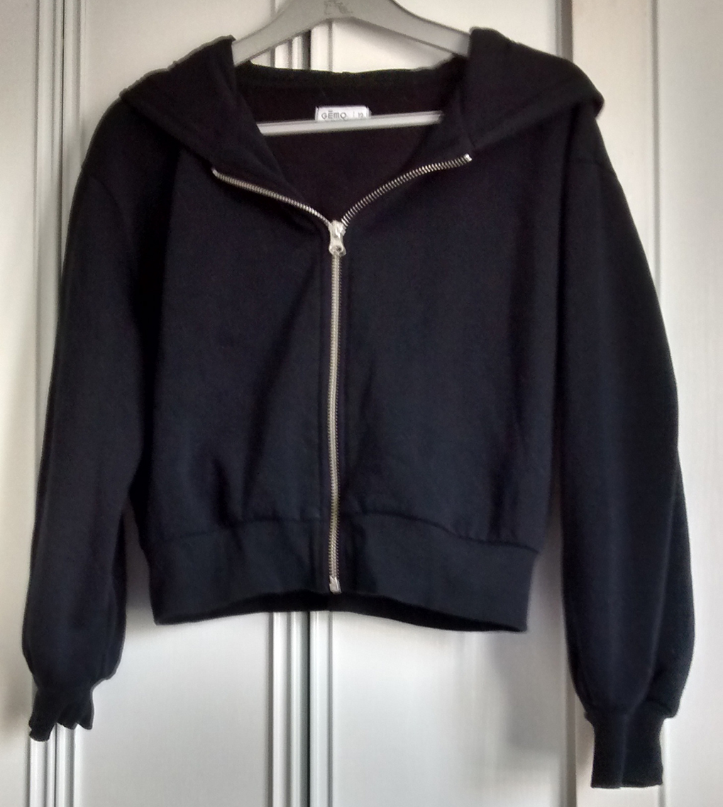 Sweet à capuche noir. Original Gémo. 12 ans