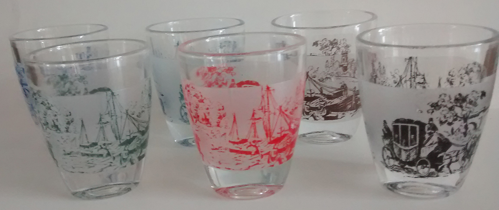 6 petits verres à liqueur. Vintage. Haut 5cm. Ø 4 cm